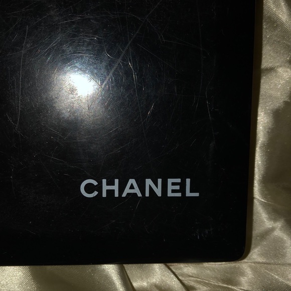 SOLD Chanel acrylic box it does have a crack - Picture 2 of 2